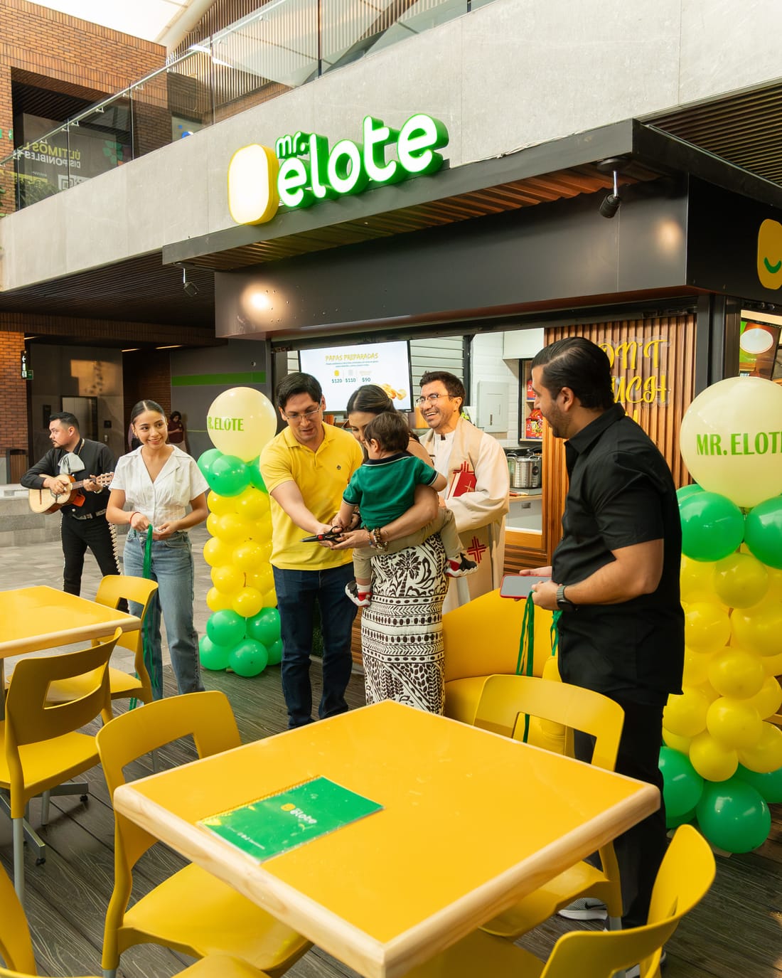 Sucursal Mr. Elote en plaza comercial
